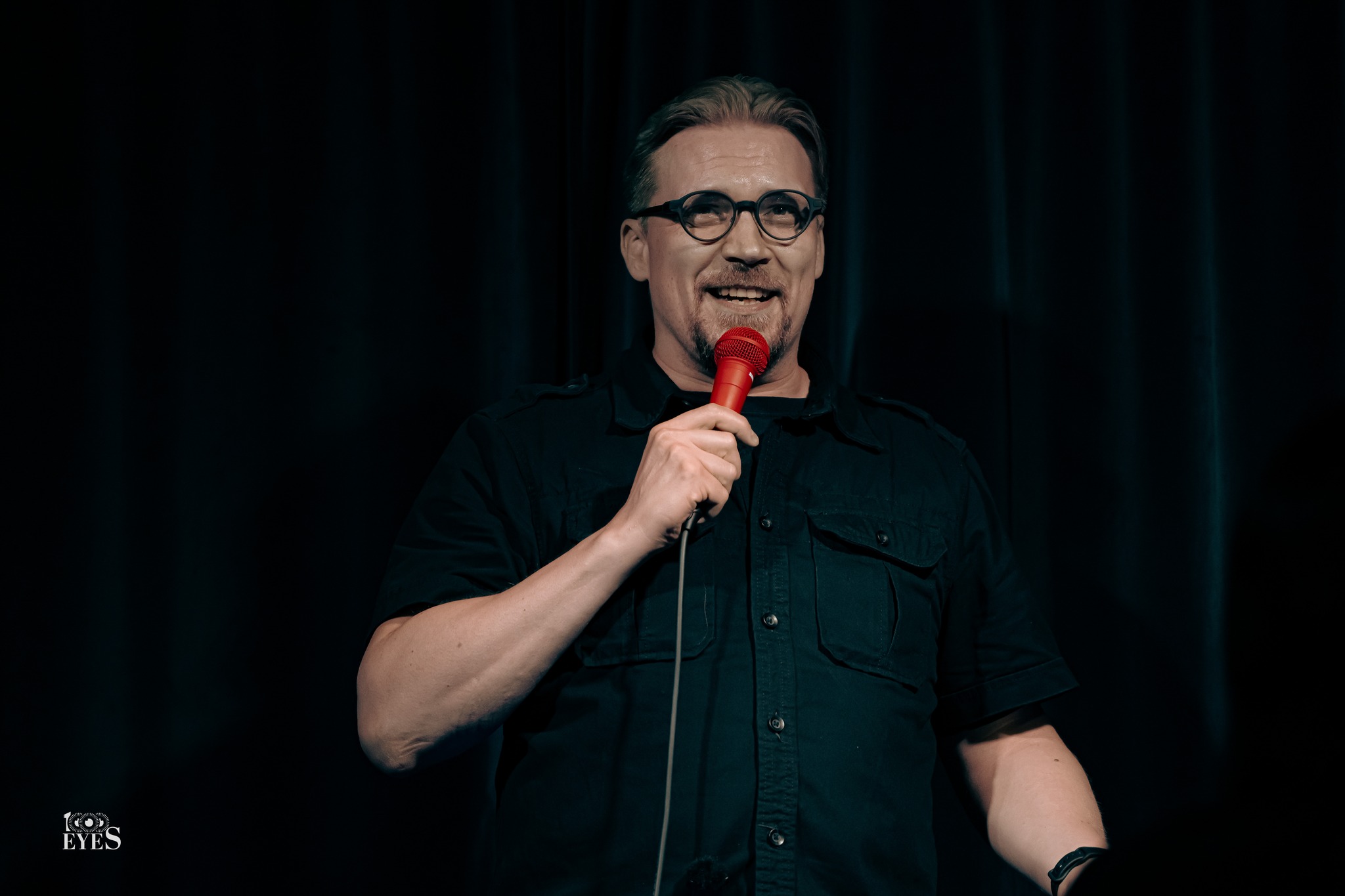 Harri Soinila performing stand-up comedy